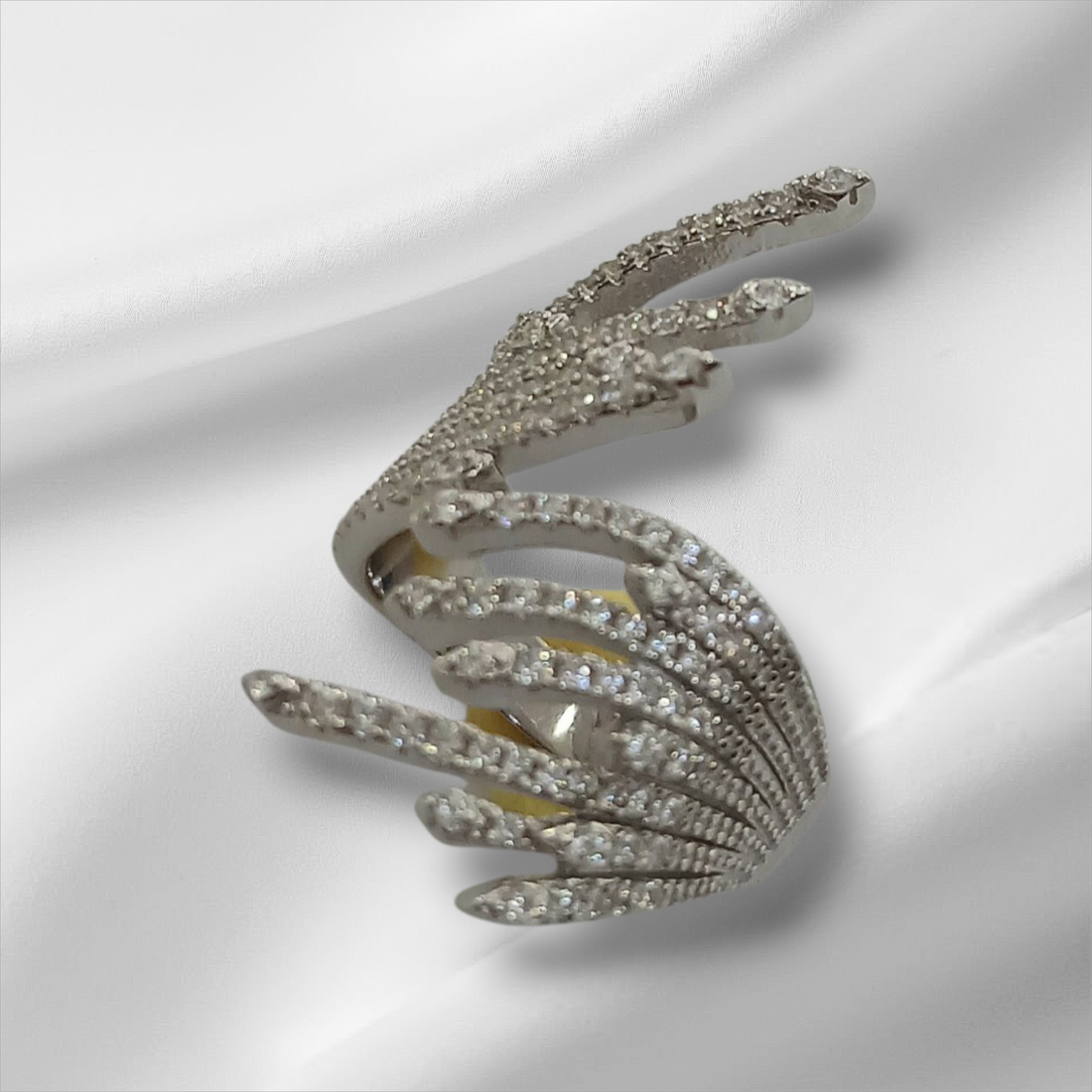 Anello Ali Zirconato