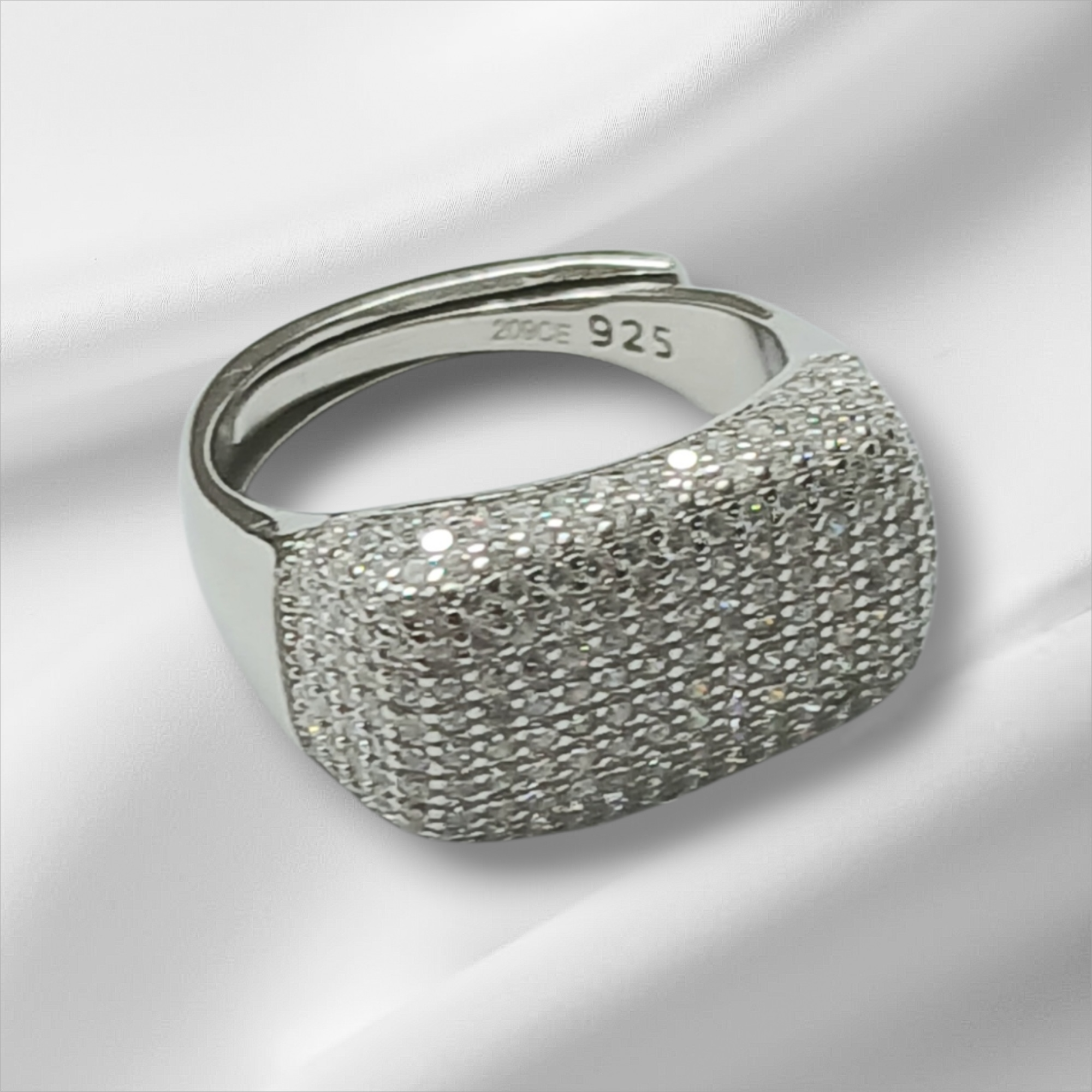 Anello Rettangolare Pavè